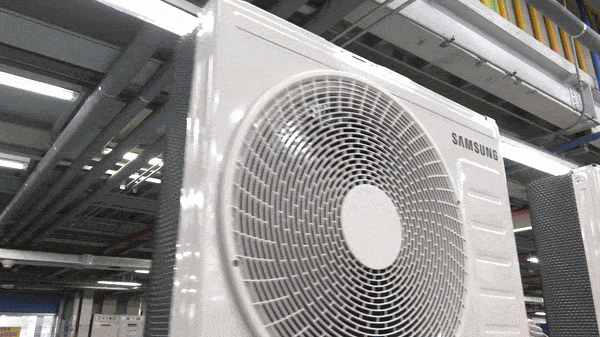 본문 이미지 - 삼성전자가 다가오는 더위로 급증하는 에어컨 수요에 신속히 대응하기 위해 에어컨 생산라인을 풀가동 했다(삼성전자 제공)