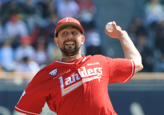 역투하는 SSG 베니지아노