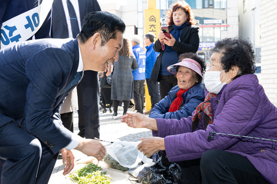 시장 민심 살피는 정청래 대표