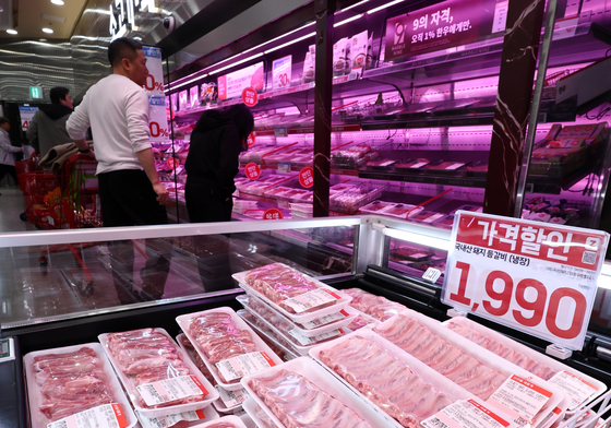 유가·환율·곡물가 '삼중고'…축산물 가격 급등