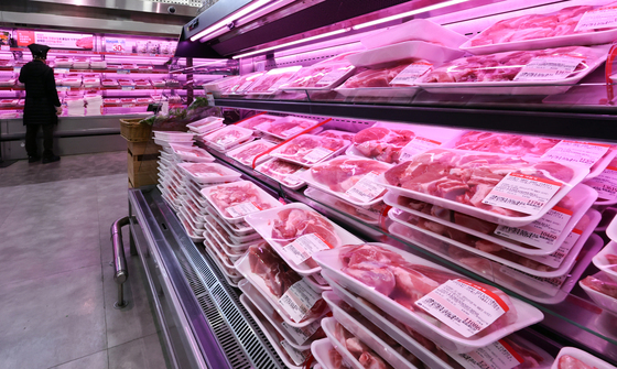 유가·환율·곡물가 '삼중고'…축산물 가격 급상승