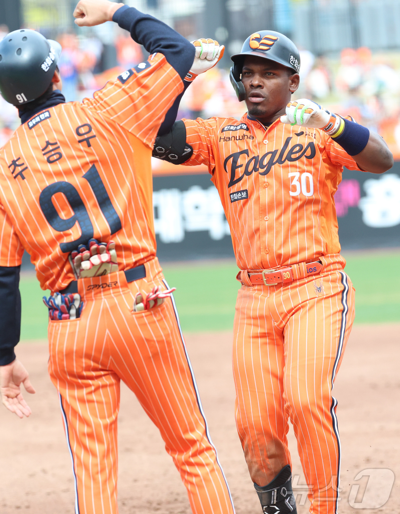 (대전=뉴스1) 김기남 기자 = 12일 대전 한화생명볼파크에서 열린 2026 신한 SOL KBO리그 기아 타이거즈와 한화 이글스의 경기에서 한화  페라자가 3횐말 1타점 안타를 치 …