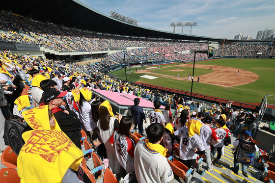 프로야구, 역대 최소 경기·최소 일수 100만 관중 돌파