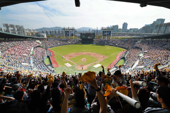 프로야구, 개막 14일 만에 100만 관중 돌파