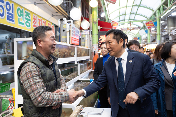 속초 민심 살피는 정청래 대표