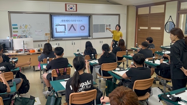 전북 28개 초등학교에 전문 서예 강사 파견…"한글서예 가치 확산"