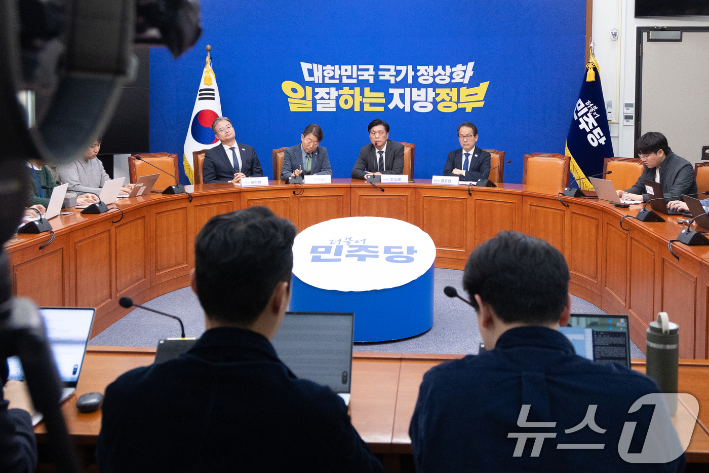 (서울=뉴스1) 이승배 기자 = 조승래 더불어민주당 사무총장이 12일 서울 여의도 국회에서 열린 기자간담회에서 발언하고 있다. 2026.4.12/뉴스1