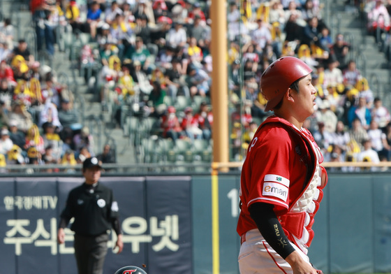 홍창기 '가볍게 득점'