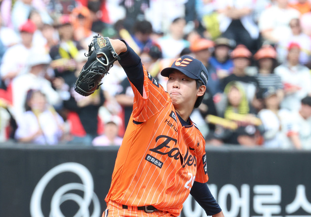 투구하는 황준서