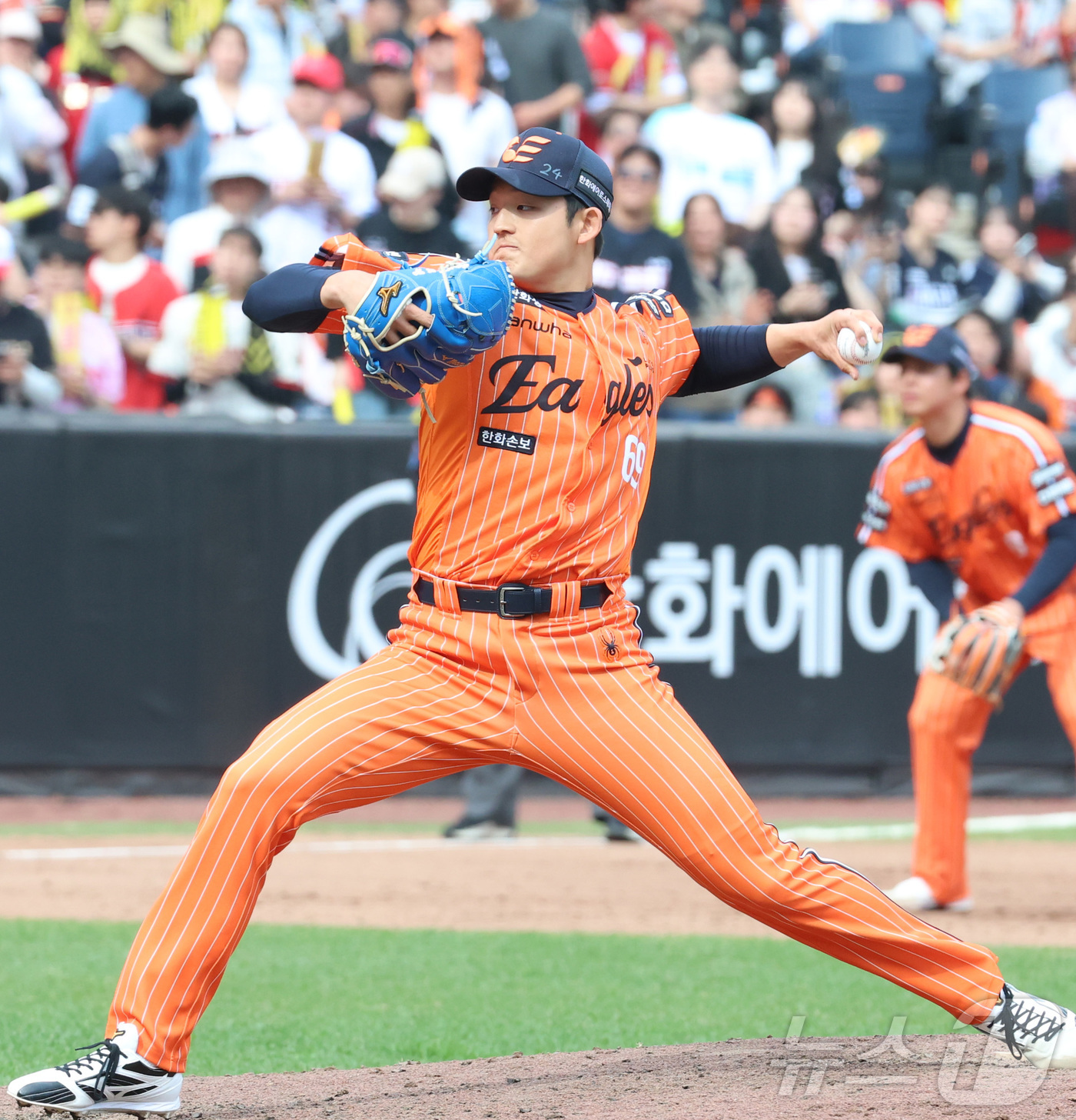 (대전=뉴스1) 김기남 기자 = 12일 대전 한화생명볼파크에서 열린 2026 신한 SOL KBO리그 기아 타이거즈와 한화 이글스의 경기에서 한화 강건우가 투구하고 있다. 2026. …