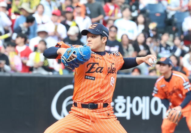 투구하는 강건우