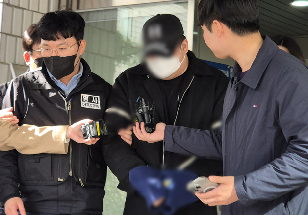 '3살 아들 의식불명' 친부 구속심사…"학대 인정하나" 질문에 '침묵'