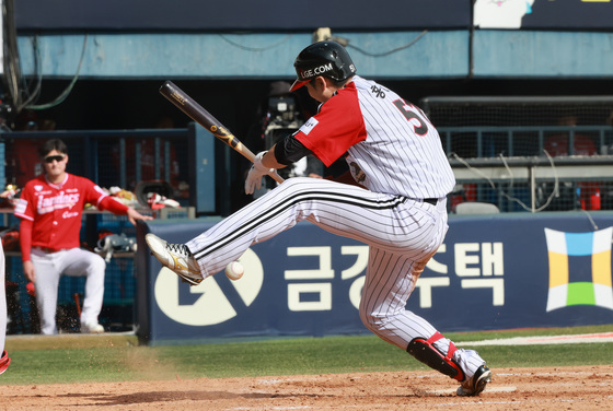 홍창기 '이건 피할 수 없어'