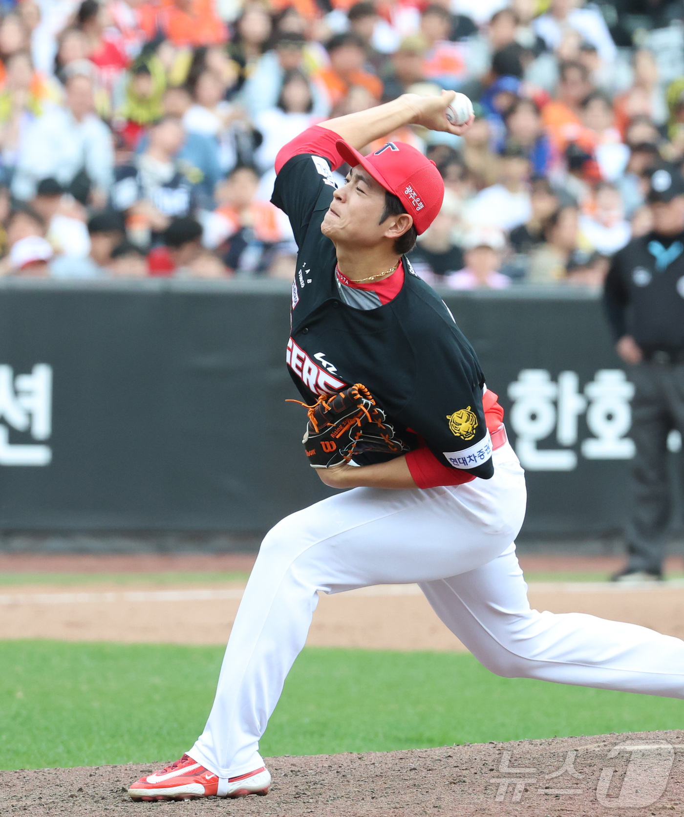 (대전=뉴스1) 김기남 기자 = 12일 대전 한화생명볼파크에서 열린 2026 신한 SOL KBO리그 기아 타이거즈와 한화 이글스의 경기에서 기아 이태양이 이적 후 친정팀을 상대로 …