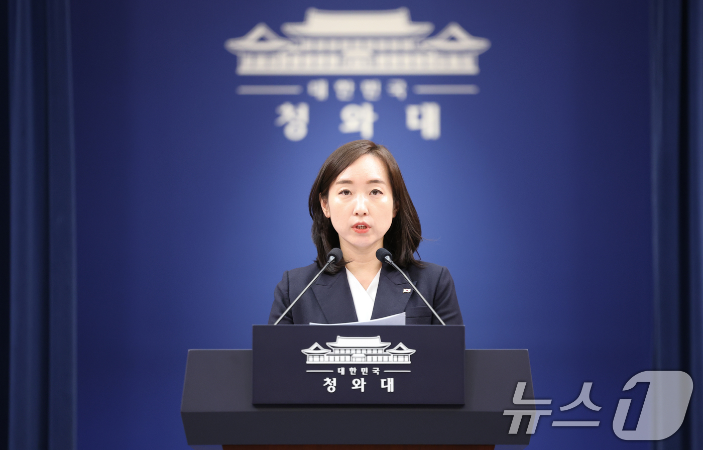 (서울=뉴스1) 허경 기자 = 전은수 대변인이 12일 청와대 춘추관에서 비상경제 현안점검회의 관련 브리핑을 하고 있다. 2026.4.12/뉴스1