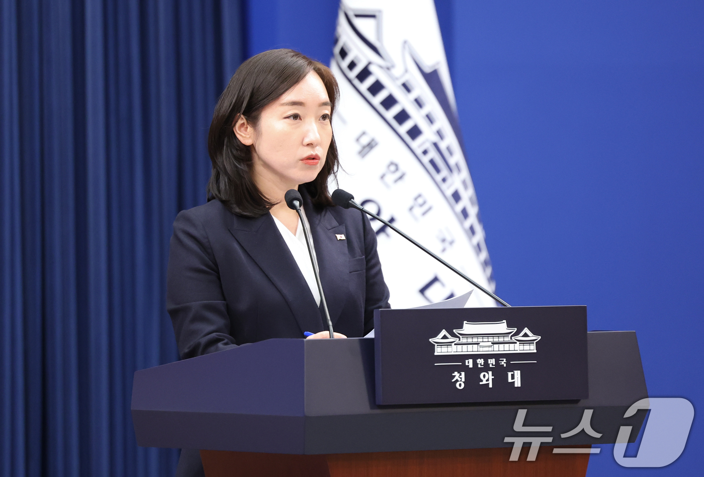 (서울=뉴스1) 허경 기자 = 전은수 대변인이 12일 청와대 춘추관에서 비상경제 현안점검회의 관련 브리핑을 하고 있다. 2026.4.12/뉴스1