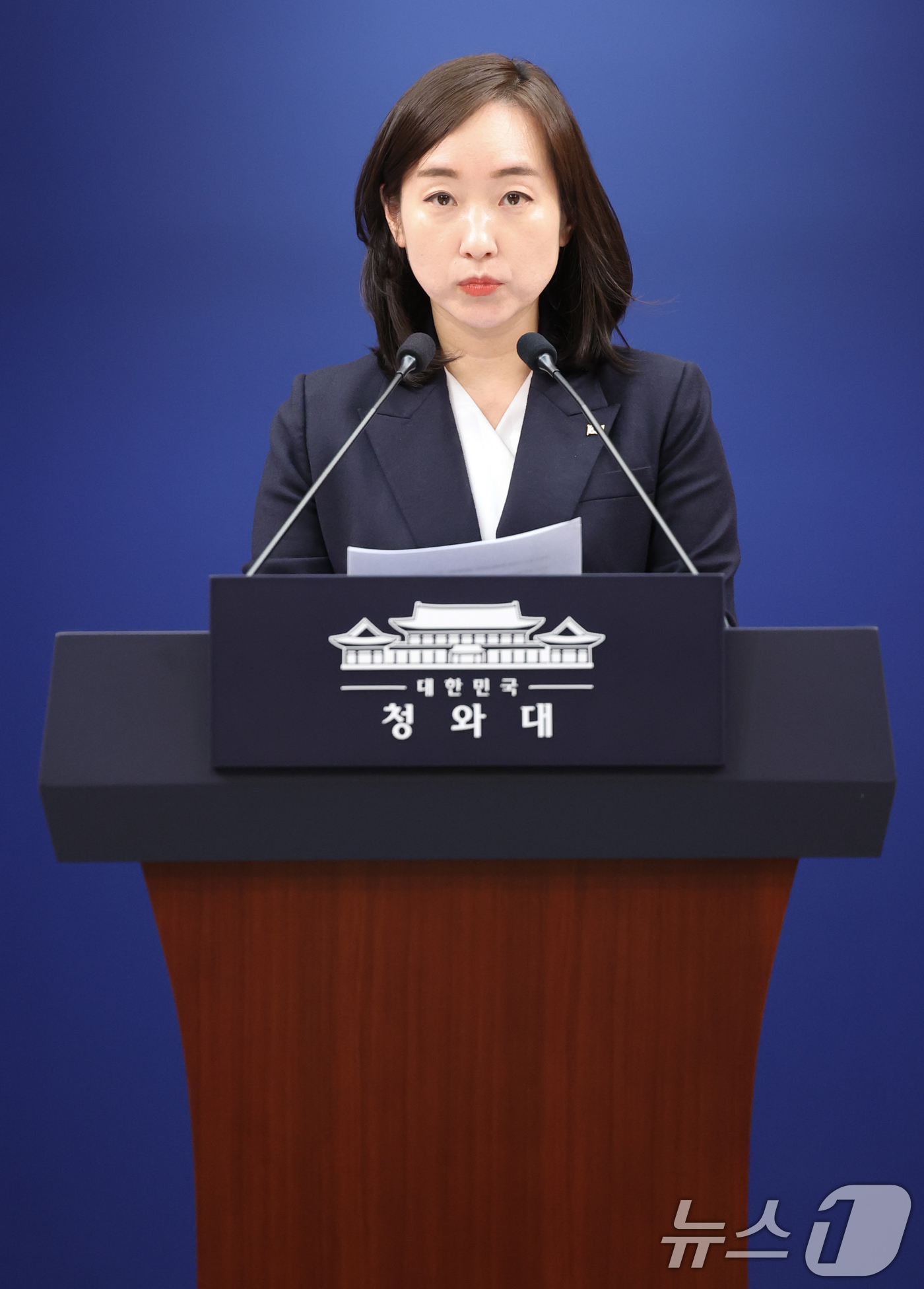 (서울=뉴스1) 허경 기자 = 전은수 대변인이 12일 청와대 춘추관에서 비상경제 현안점검회의 관련 브리핑을 하고 있다. 2026.4.12/뉴스1