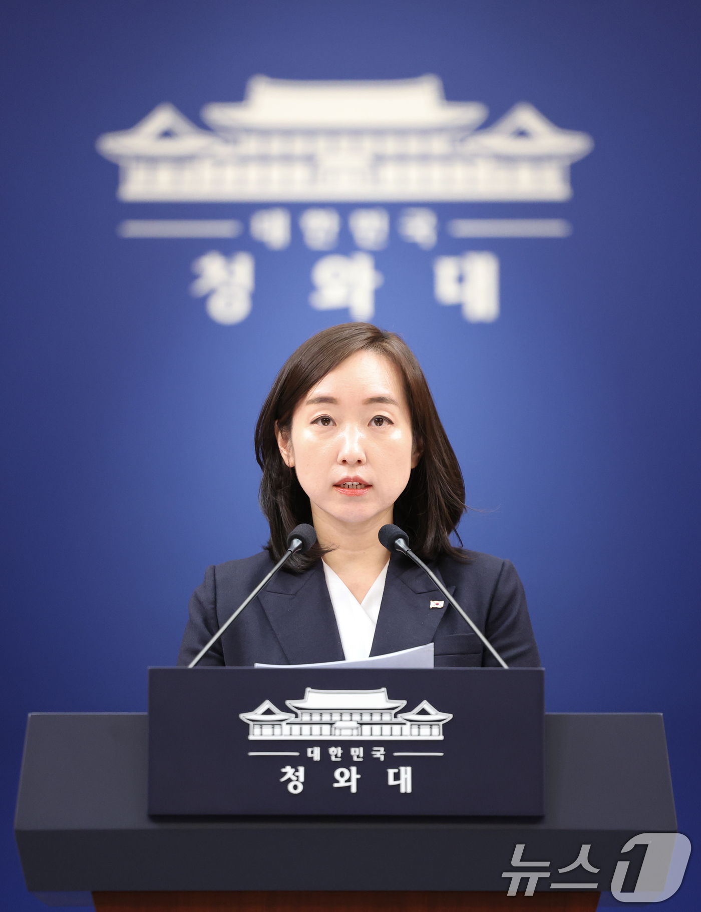 (서울=뉴스1) 허경 기자 = 전은수 대변인이 12일 청와대 춘추관에서 비상경제 현안점검회의 관련 브리핑을 하고 있다. 2026.4.12/뉴스1