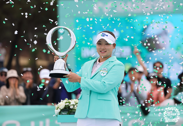 KLPGA 투어 iM 금융 오픈 우승 차지한 김민솔