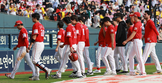 경기가 아쉬운 SSG 선수들