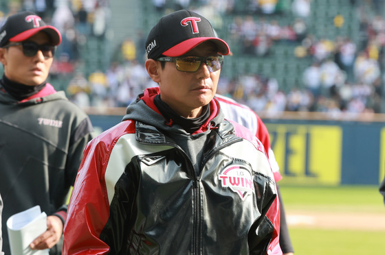 승리 거둔 염경엽 감독