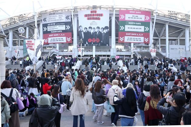 "거리마다 외국인들, 홍대·명동 온 줄"…BTS 공연에 고양시 즐거운 비명