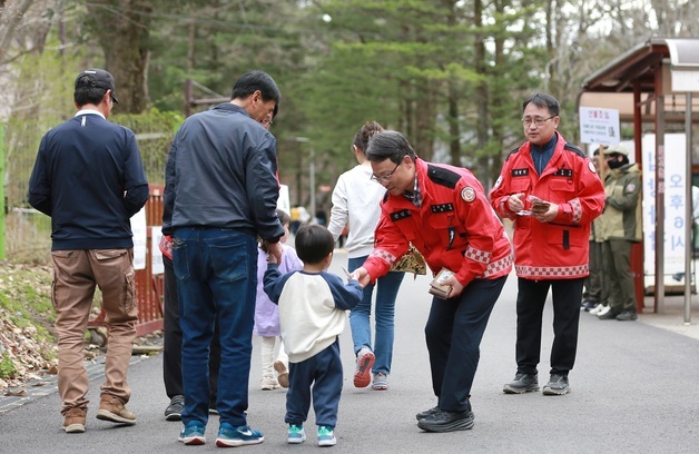 박은식 산림청장, 속리산서 봄철 산불 예방 캠페인 전개