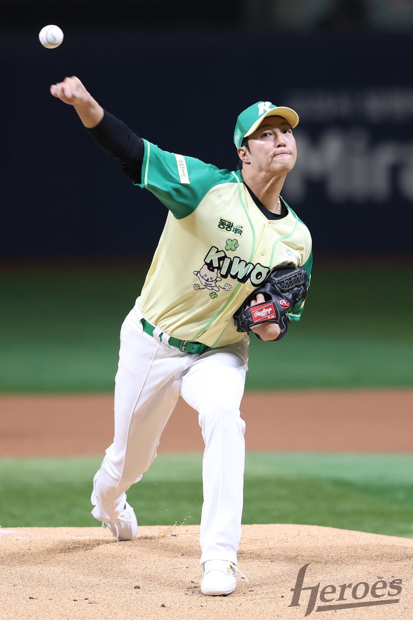 (서울=뉴스1) 김진환 기자 = 키움 안우진이 12일 오후 서울 구로구 고척 스카이돔에서 열린 2026 신한 SOL KBO리그 롯데 자이언츠와 홈 경기에 선발로 등판해 역투를 펼치 …