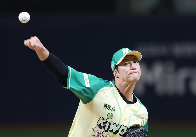 955일 만의 등판한 안우진, 1이닝 1탈삼진 무실점