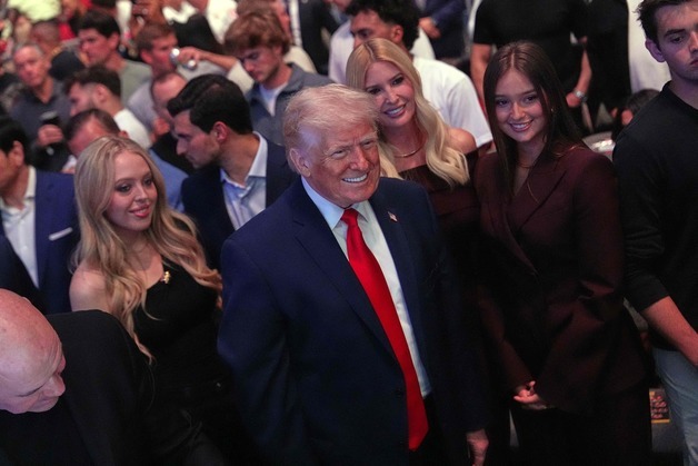 협상 결렬 후 침묵하던 트럼프…'호르무즈 해상 봉쇄' 기사 공유