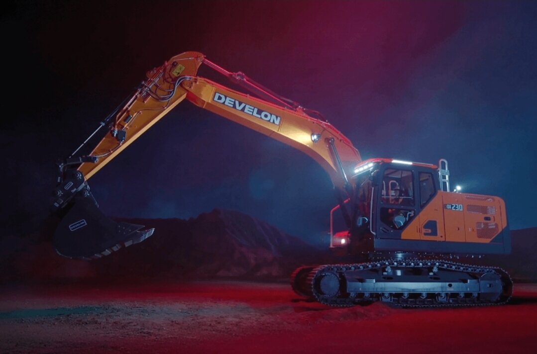 본문 이미지 - HD건설기계 '디벨론 (DEVELON)' 차세대 신모델 굴착기. (HD건설기계 제공)