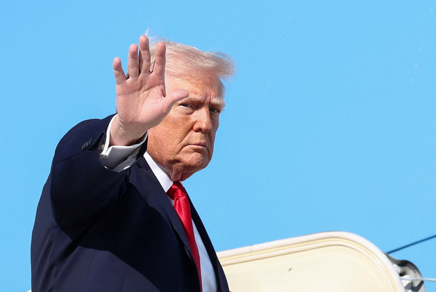 트럼프 "이란 협상장 완전 떠나지 않아…결국 요구 수용할 것"