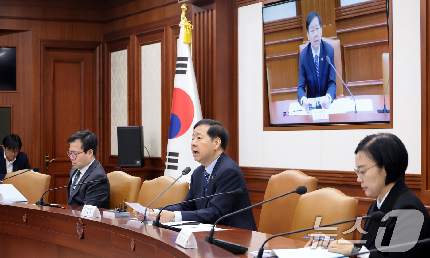 (서울=뉴스1) 김명섭 기자 = 구윤철 경제부총리 겸 재정경제부 장관이 13일 서울 종로구 세종대로 정부서울청사에서 열린 대외경제 장관회의 및 EDCF 기금운용위원회에서 모두 발언 …