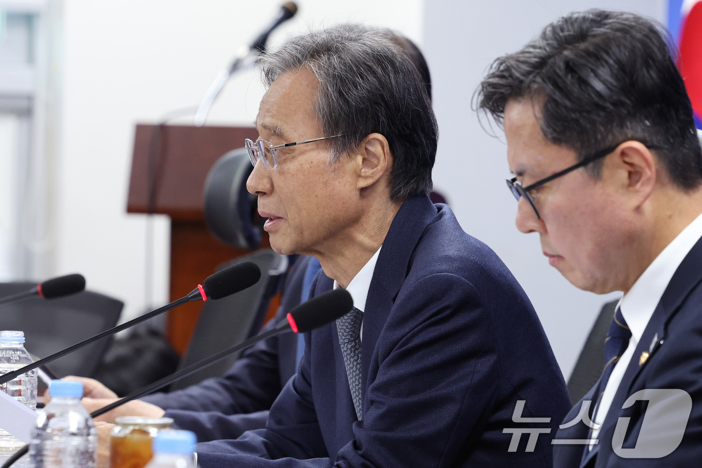 (서울=뉴스1) 신웅수 기자 = 유동수 위원장이 13일 서울 여의도 국회 의원회관에서 열린 더불어민주당 중동전쟁 경제대응특별위원회 3차 회의에서 발언하고 있다.  2026.4.13 …