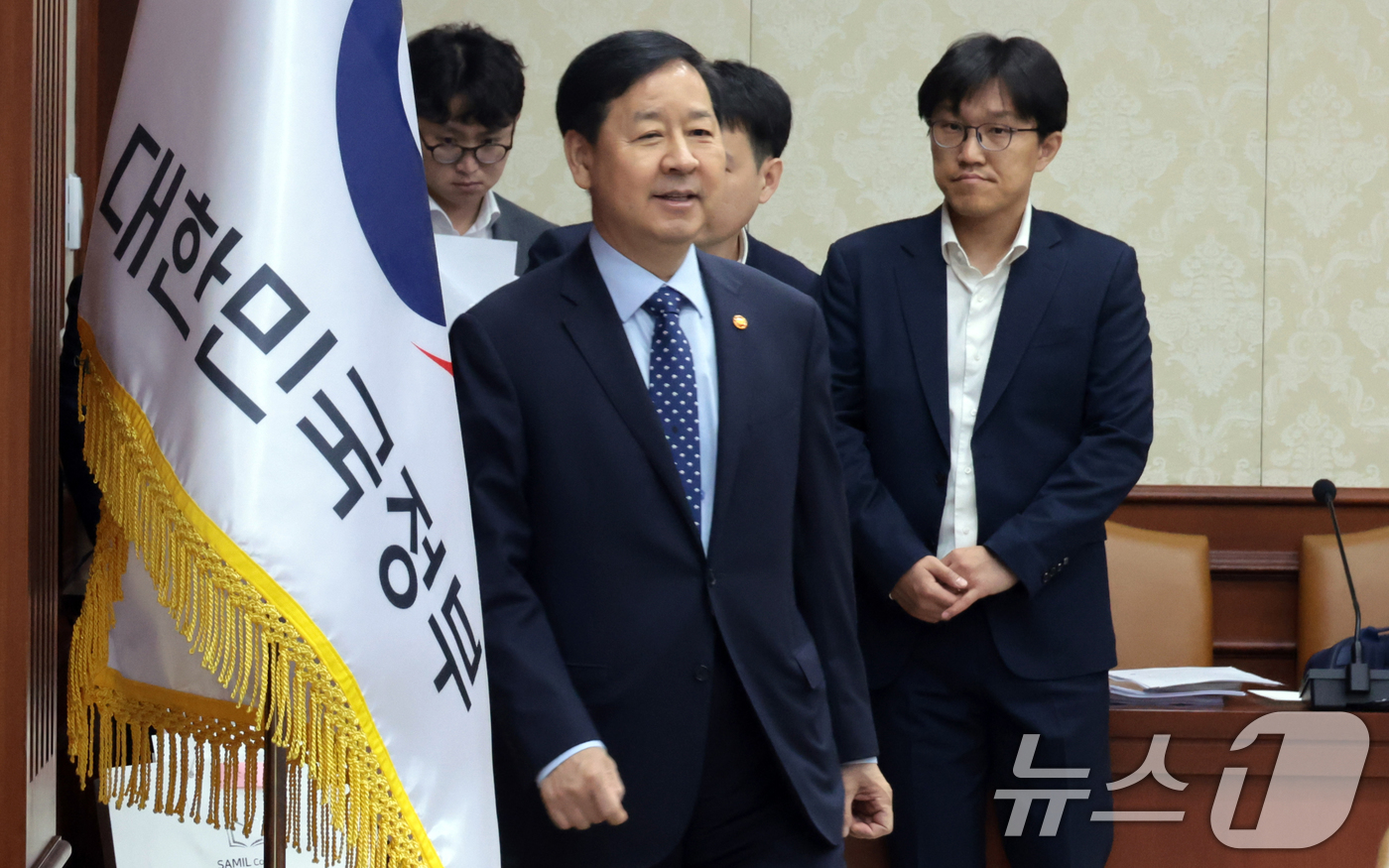 (서울=뉴스1) 김명섭 기자 = 구윤철 경제부총리 겸 재정경제부 장관이 13일 서울 종로구 세종대로 정부서울청사에서 열린 대외경제 장관회의 및 EDCF 기금운용위원회에 참석하고 …