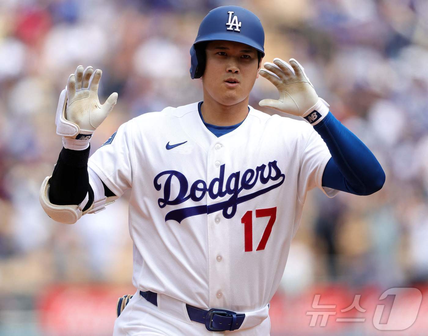 본문 이미지 - LA 다저스 오타니 쇼헤이는 13일(한국시간) 열린 2026 메이저리그 텍사스 레인저스전에서 시즌 5호 홈런을 기록했다. ⓒ AFP=뉴스1