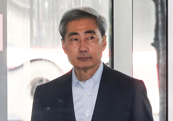 출근하는 신현송 한국은행 총재 후보자