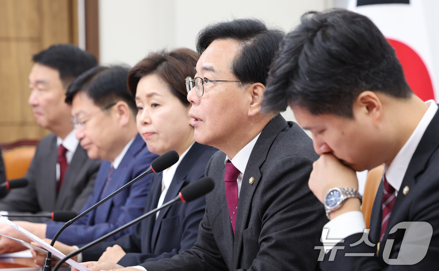 (서울=뉴스1) 신웅수 기자 = 송언석 국민의힘 원내대표가 13일 서울 여의도 국회에서 열린 최고위원회의에서 발언하고 있다. 2026.4.13/뉴스1