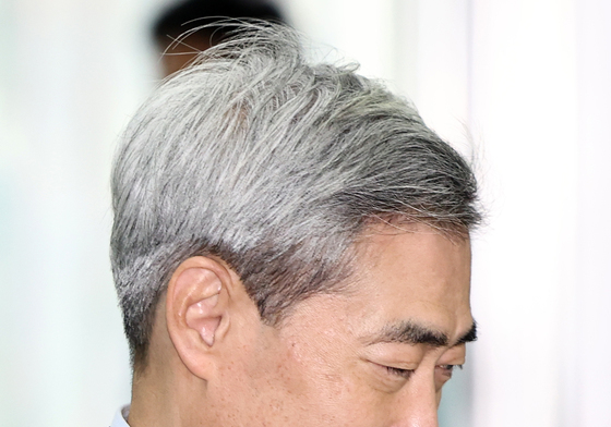 청문회 준비 사무실 출근하는 신현송 후보자