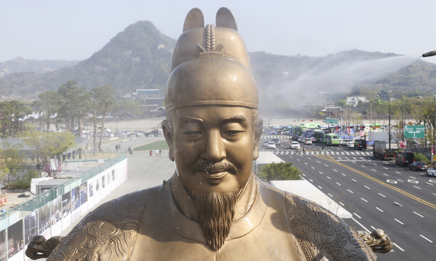 "가갸날 100년, 우리글의 지평을 넓힌 분을 찾습니다"