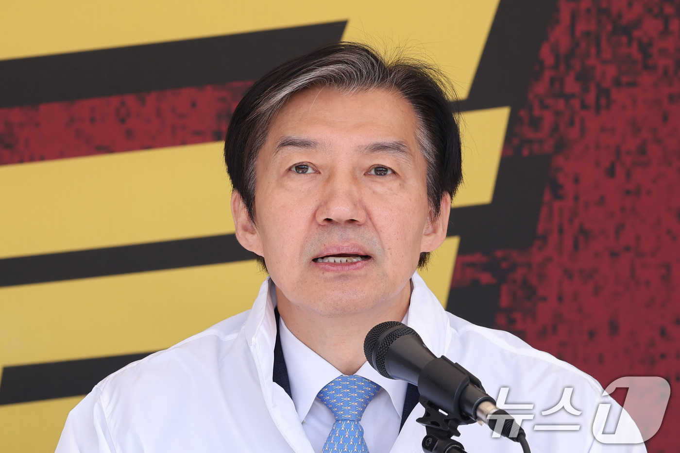 (서울=뉴스1) 신웅수 기자 = 조국 조국혁신당 대표가 13일 서울 여의도 국회 앞 농성장에서 열린 최고위원회의에서 발언하고 있다. 2026.4.13/뉴스1