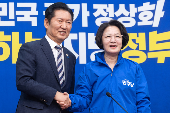 與 "재보선 위한 전략공관위 가동…철새후보 공천 안 해"