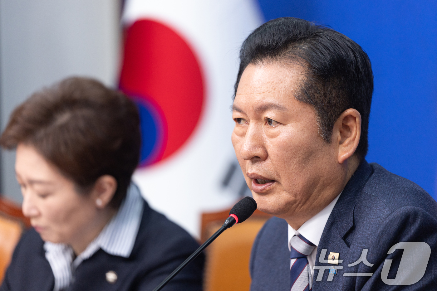 (서울=뉴스1) 이승배 기자 = 정청래 더불어민주당 대표가 13일 서울 여의도 국회에서 열린 최고위원회의에서 모두발언하고 있다. 2026.4.13/뉴스1