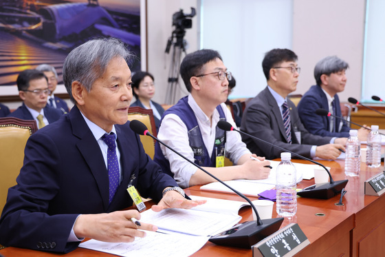 공청회 발언하는 안홍섭 명예회장