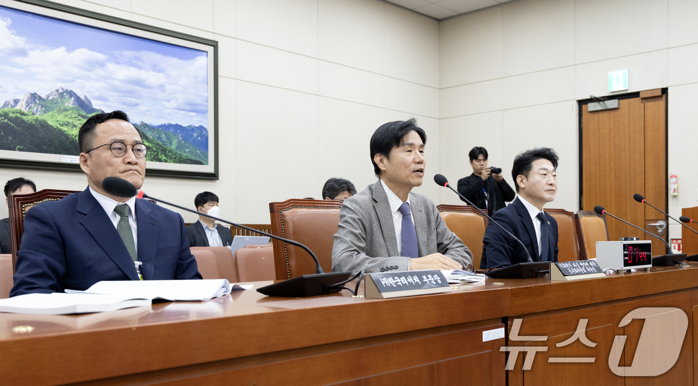 (서울=뉴스1) 이승배 기자 = 이창훈 기후 위기 대응 방안에 대한 공론화위원장이 13일 서울 여의도 국회에서 열린 제434회국회(임시회) 기후위기 특별위원회 제10차 전체회의에서 …