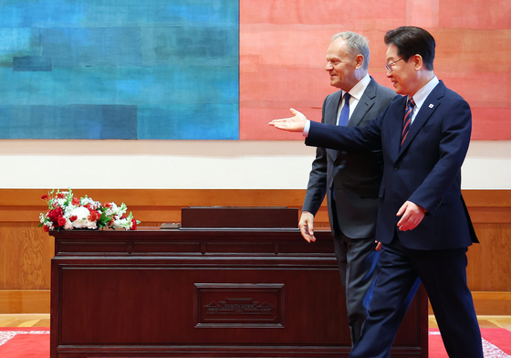 기념촬영 이동하는 이재명 대통령·투스크 총리