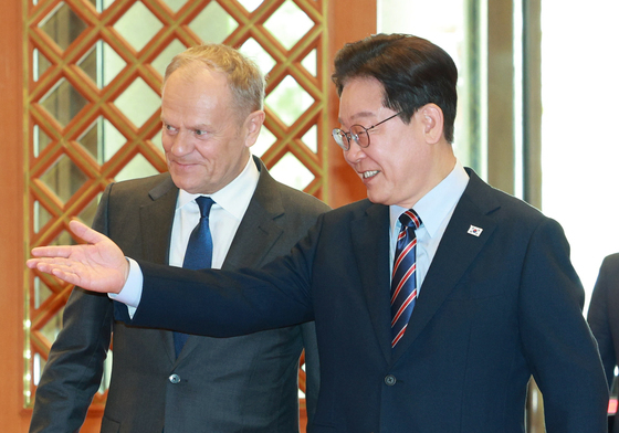 폴란드 총리 영접하는 이재명 대통령