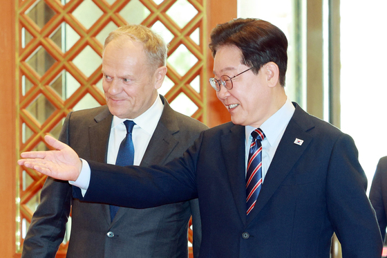 폴란드 총리 영접하는 이재명 대통령