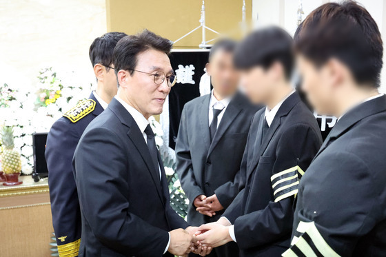 김민석 총리. 완도 화재 사망 소방관 유족 위로