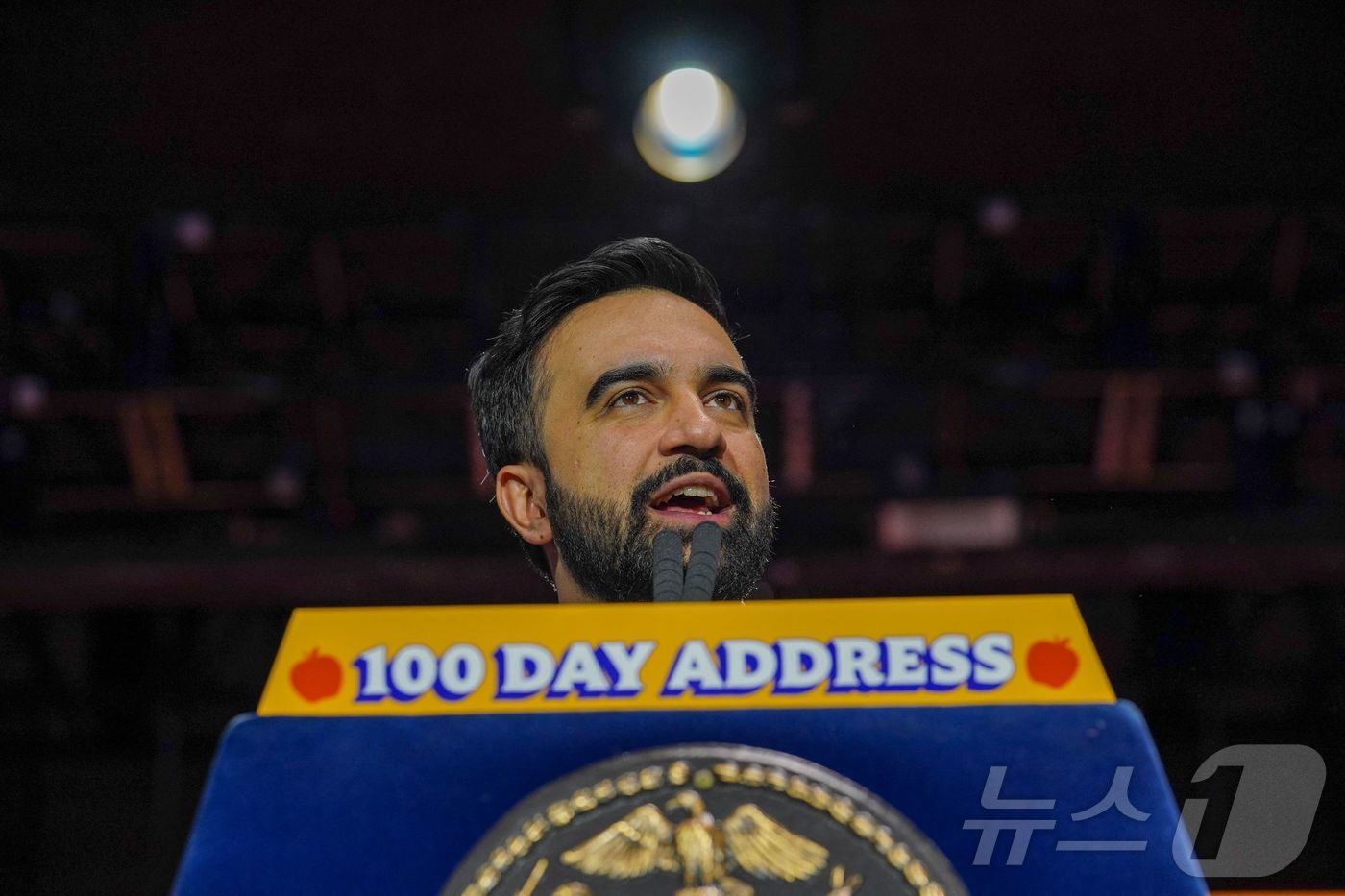 (뉴욕 AFP=뉴스1) 김경민 기자 = 조란 맘다니 미국 뉴욕시장이 12일(현지시간) 취임 100일 집회에서 연설하고 있다. 2026.4.12ⓒ AFP=뉴스1